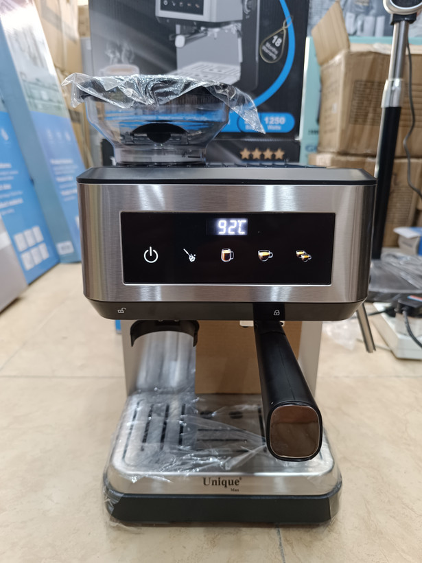 اسپرسوساز یونیک مدل UM-285T با آسیاب قهوه داخلی و پنل لمسی